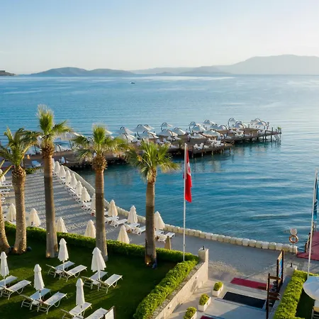 切什梅博亚利克海滩温泉酒店 5* Çeşme