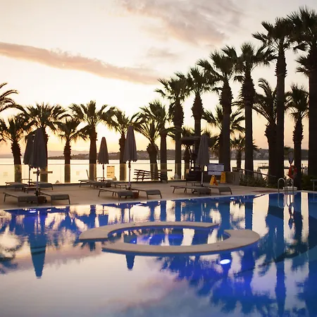 切什梅博亚利克海滩温泉酒店 5* Çeşme